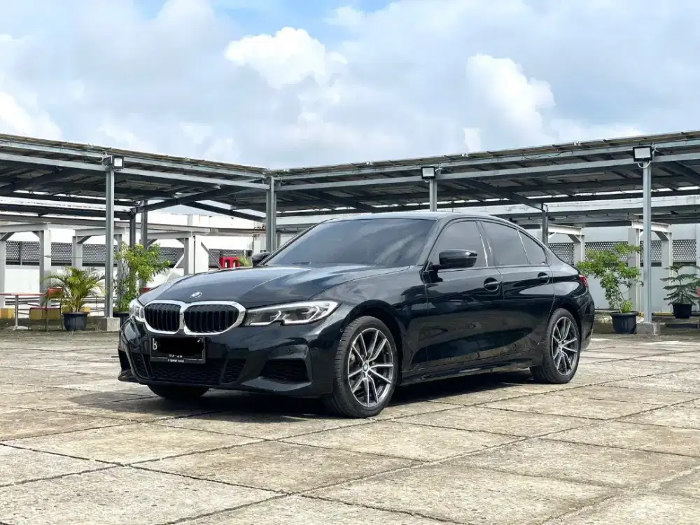 ODO 13RB . BMW 320i 2020 hitam.