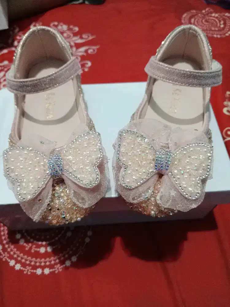 SEPATU IMPORT ANAK PEREMPUAN NO MINES MASIH BARUU