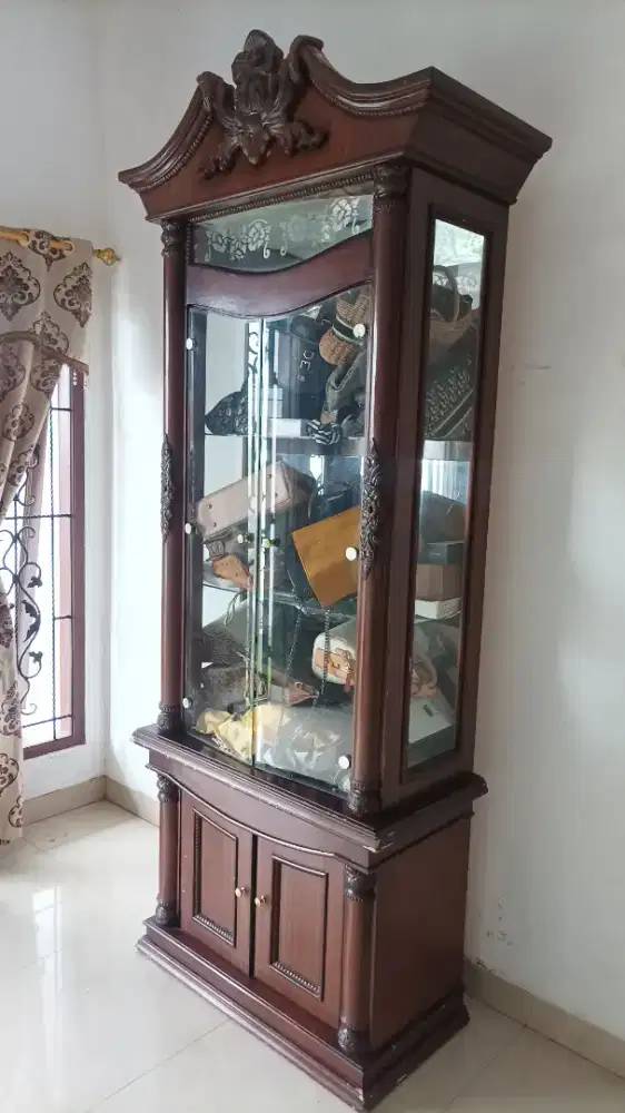 Lemari Hias Bekas Siap Pakai