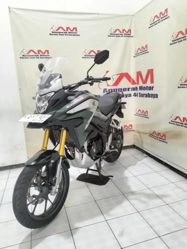 Km 7 Ribu Honda CB 150X warna hijau silver tahun 2022