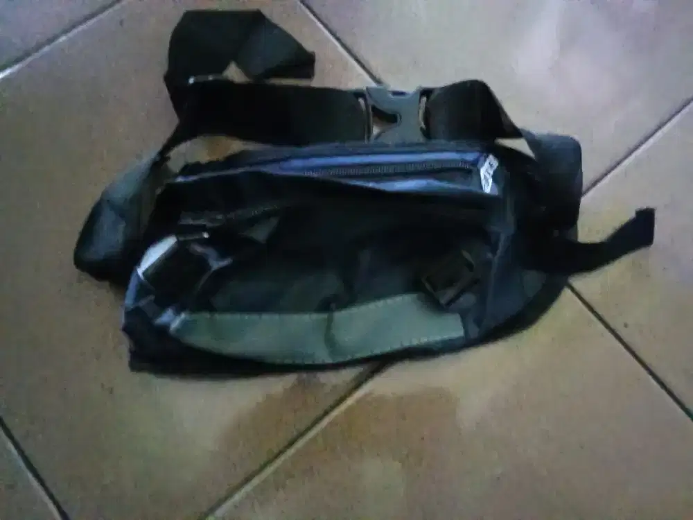 Tas slempang pria anti air