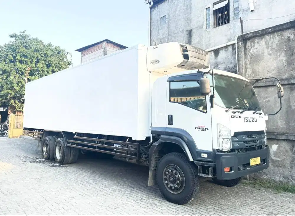 MULUS+banbaru MURAH isuzu giga tronton 6x2 FVM Box frozen 2024 reefer