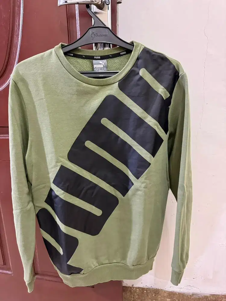 Sweater Lengan Panjang Puma Warna Hijau