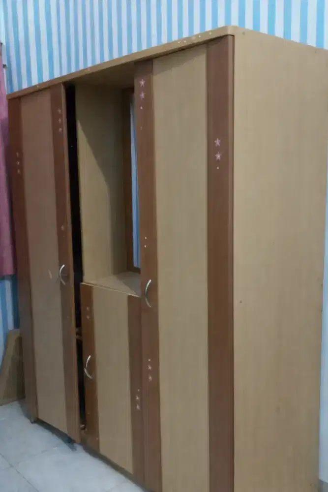 Lemari Baju 3 Pintu
