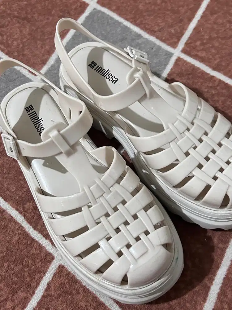 Preloved Melissa Possession platform