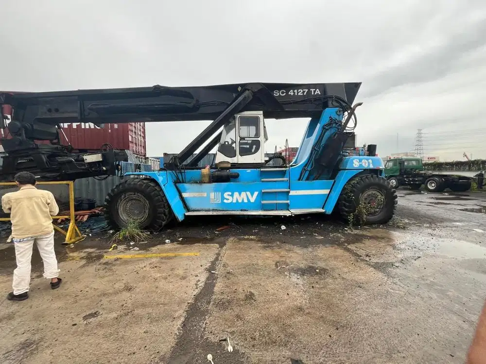 REACH STACKER SMV