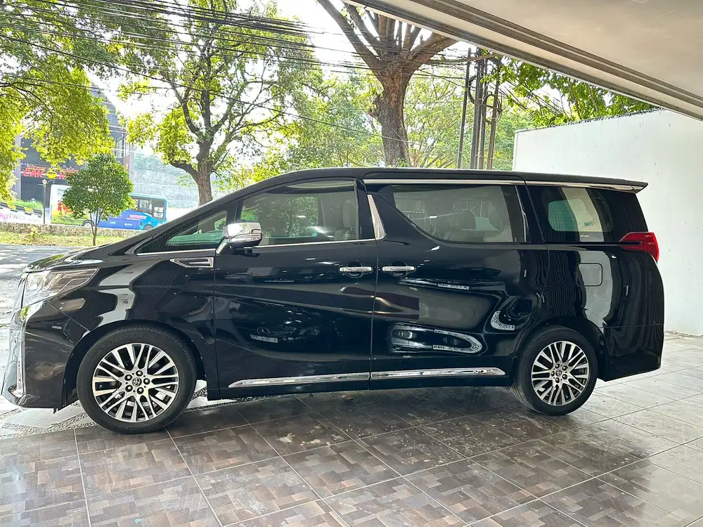 Toyota Alphard G th 2015 Hitam Bensin