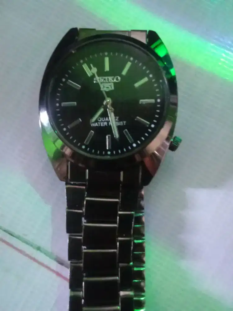 Jam tangan baru