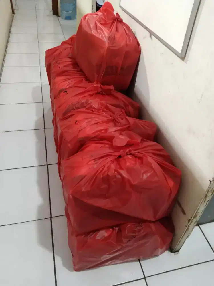 Dibutuhkan karyawan untuk kasir dan pengambilan barang