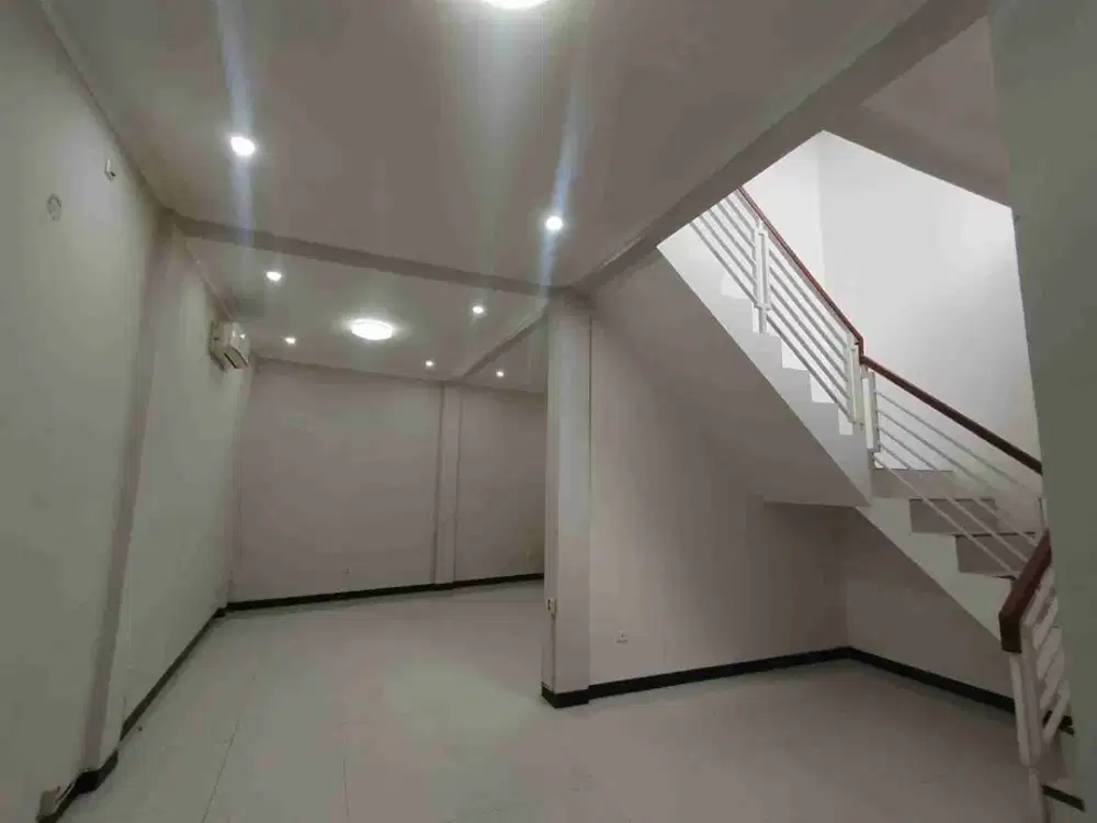 Rumah 1.5 Lantai Siap Huni di Cibubur Country