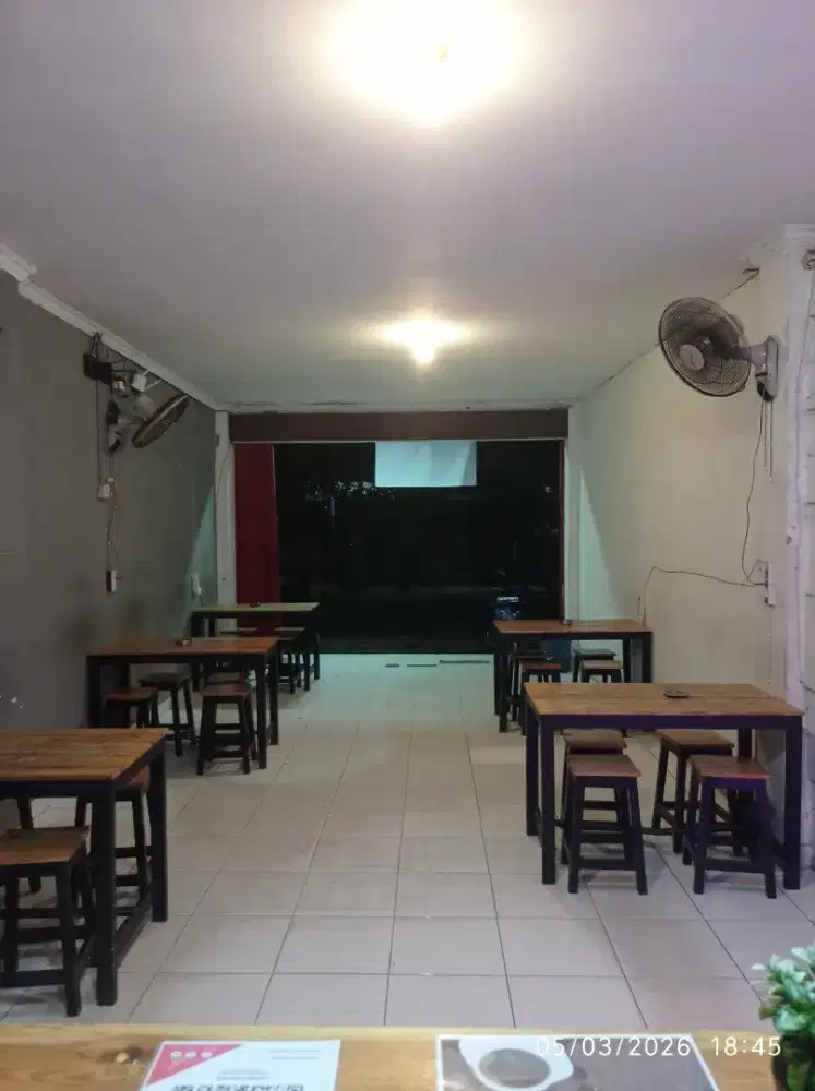 penjaga warkop pria atau wanita