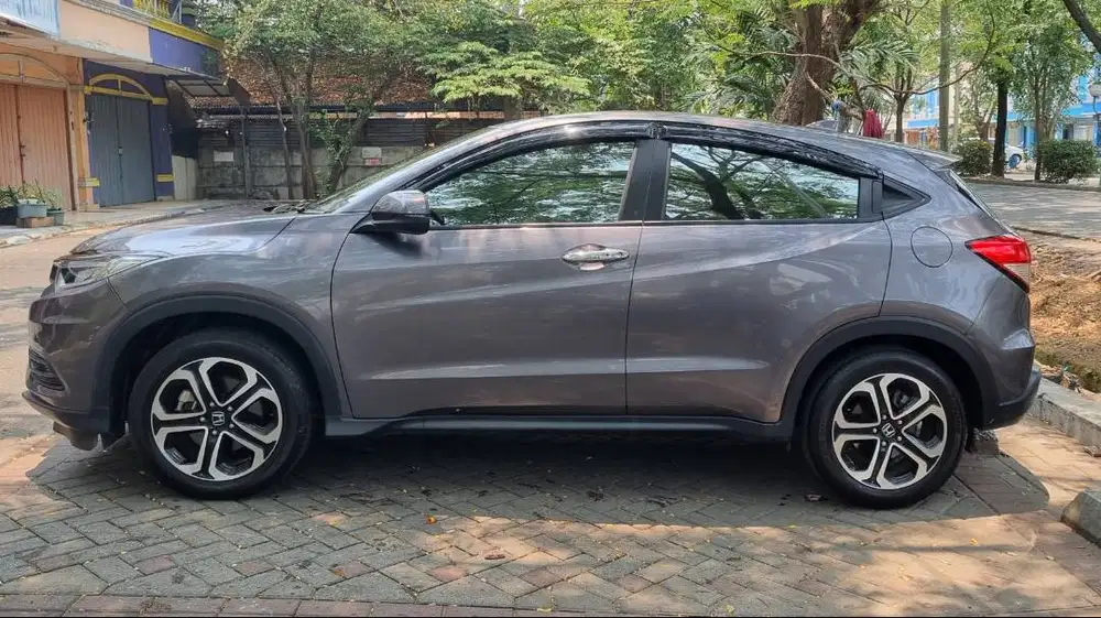 HONDA HR-V 2021 - PRIBADI TANGAN PERTAMA - LOW KM
