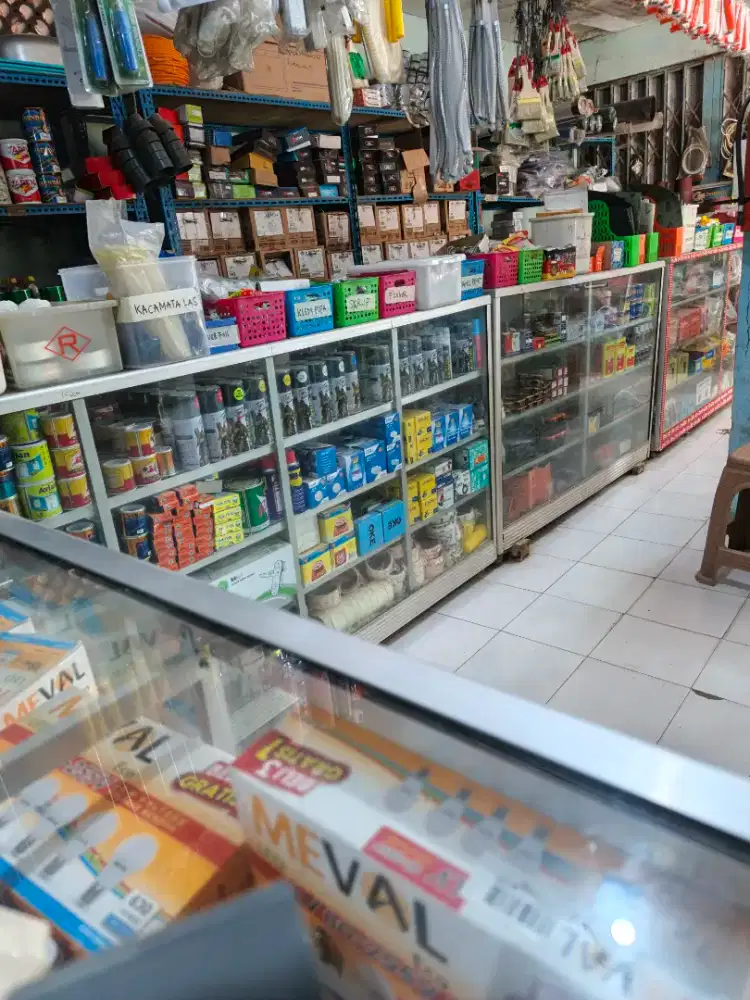 Dibutuhkan Karyawan Toko Bangunan