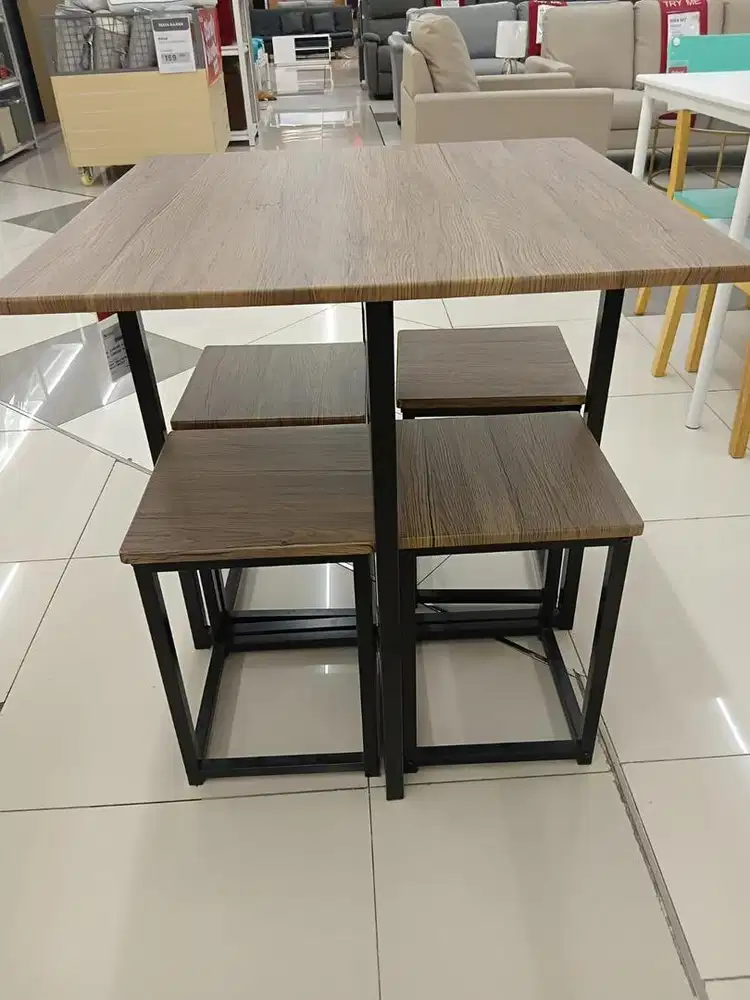 Look Meja Makan Set ( 1 meja + 4 kursi)