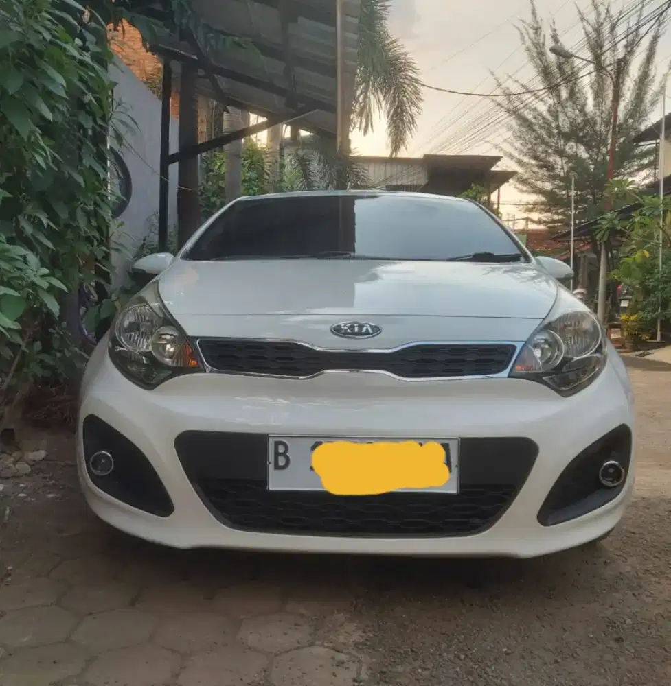 Kia Rio 1.4 SE MT 2012 Putih Terawat