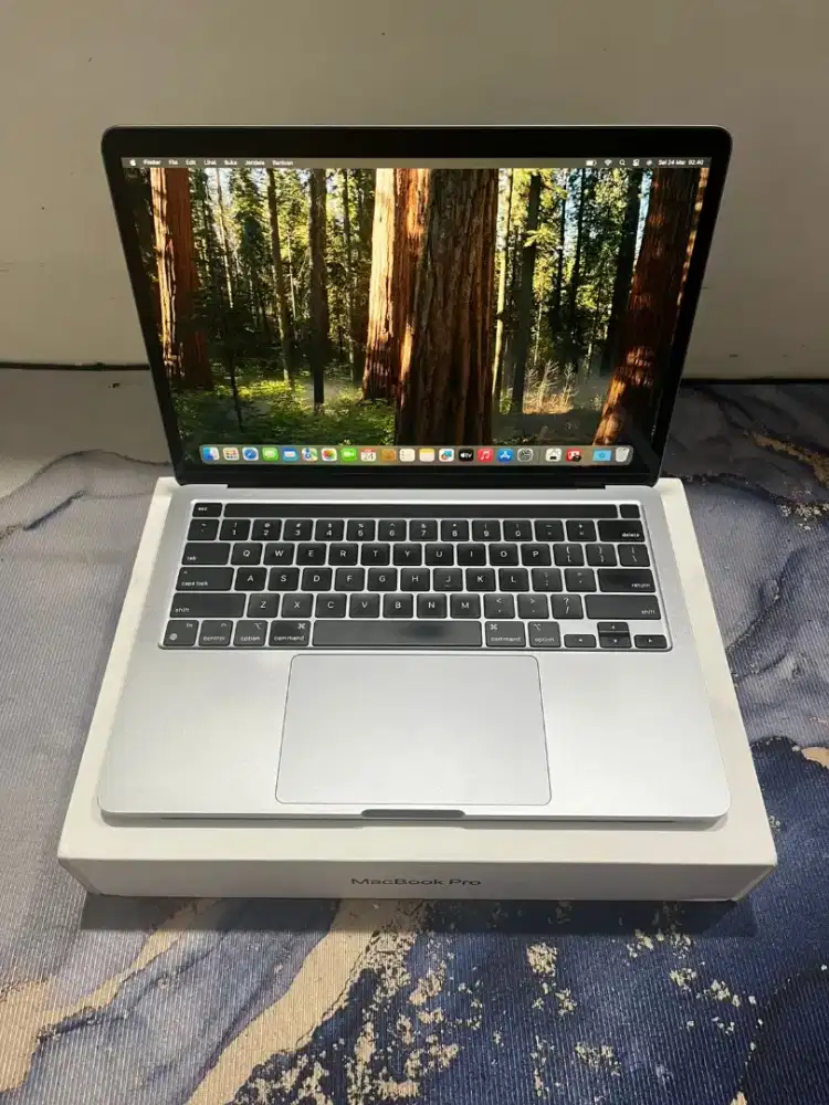 Jual aja Macbook Pro M1 8/512 fullset warna space grey