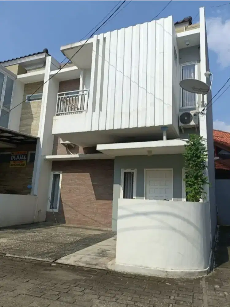 Disewakan Rumah 2 Lantai Di Cireundeu, Tangerang Selatan