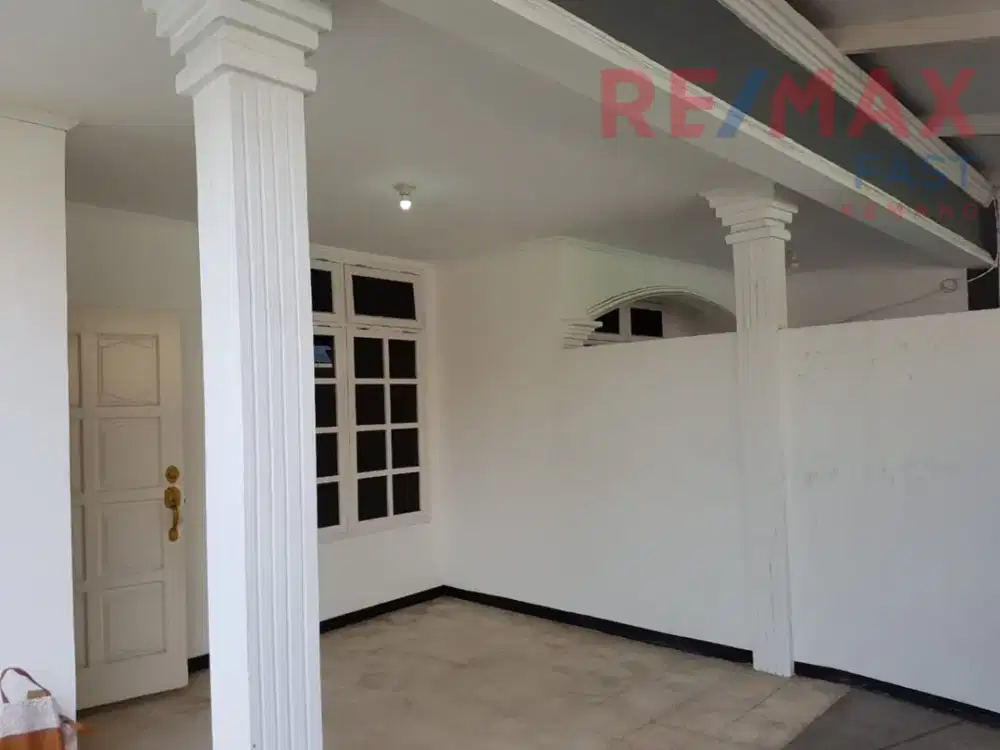 DISEWAKAN – RUMAH INDUK HOEK (POJOK) | SIAP HUNI