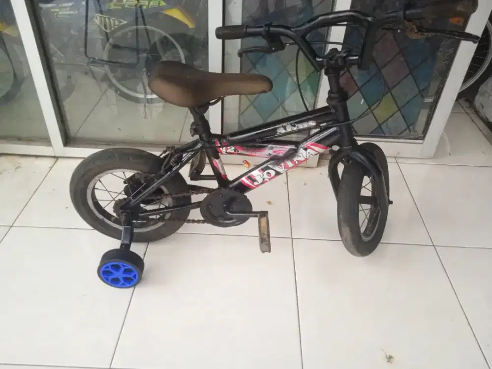 Sepeda anak kecil uk12