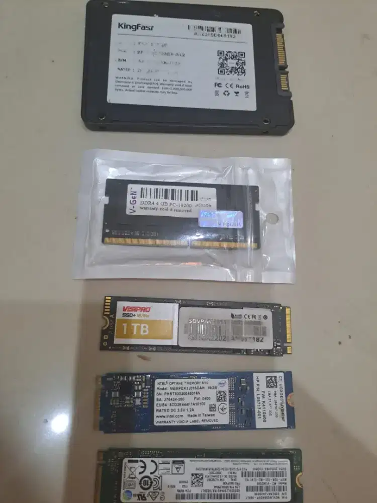 Ssd dan ram laptop kondisi apa adanya take all 600rb nett