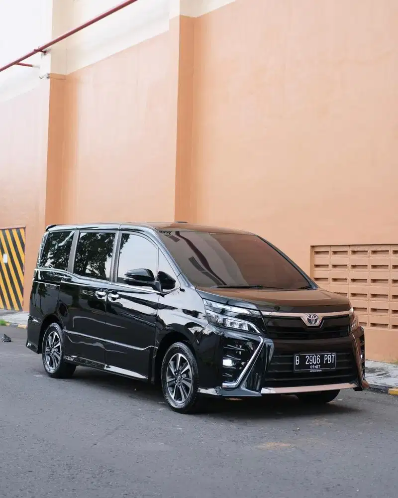(DP 10 Jt) TOYOTA VOXY 2.0 AT 2017 DP MINIM SUNROOF // VOXY 2018/2019