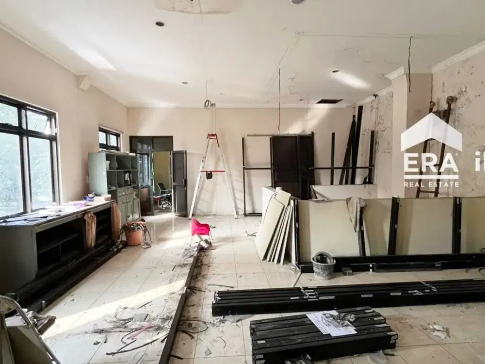 RUMAH DAN RUANG USAHA 2 LANTAI DIJUAL DI SOLO