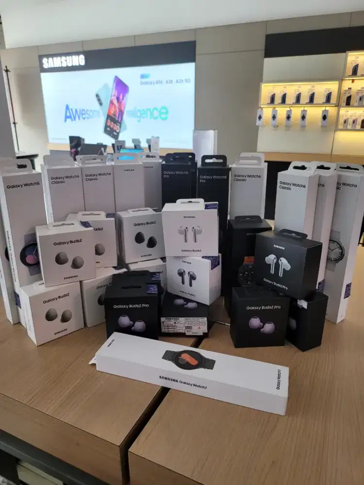 Samsung Galaxy buds dan samsung galaxy watch