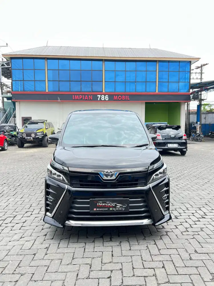 Toyota Voxy 2.0 A/T Hitam 2018 serena hws mazda biante alphard