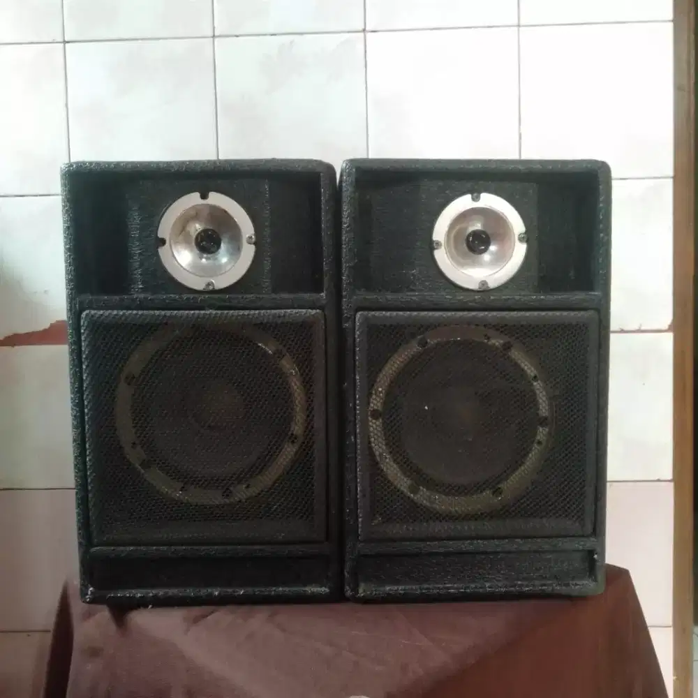 Speaker suara kencang menggelegar