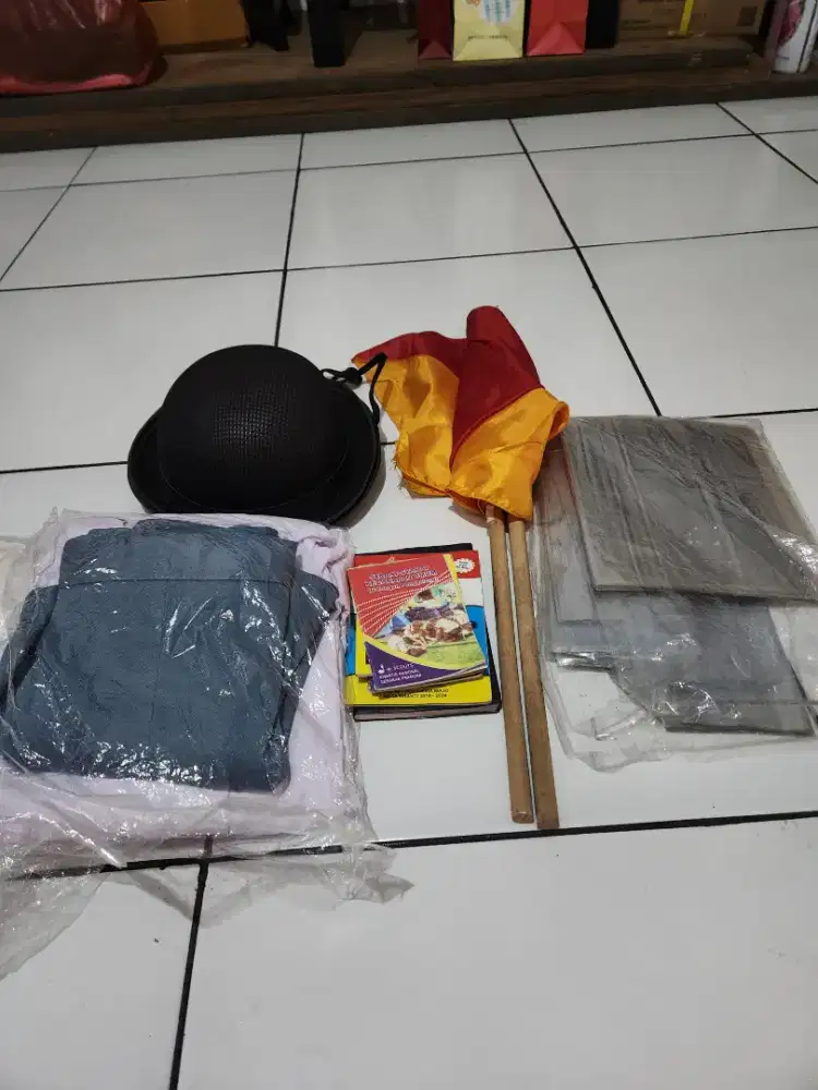 Topi pramuka,tongkat,buku pramuka,mika buku,bawahan sma,baju praktikum