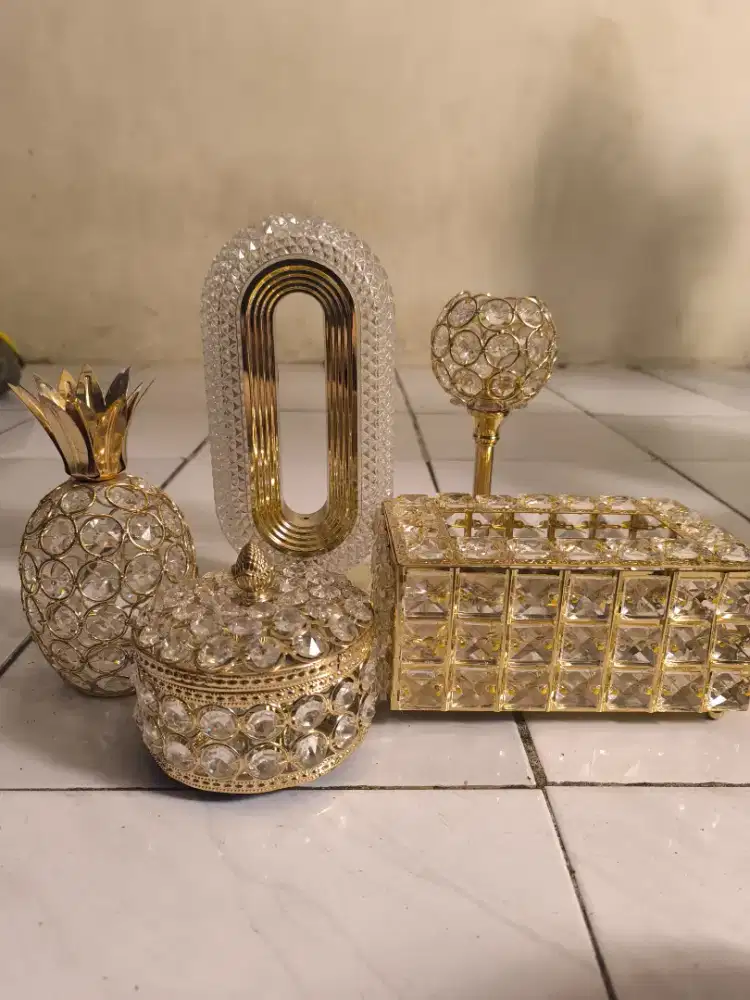 satu set hiasan rumah