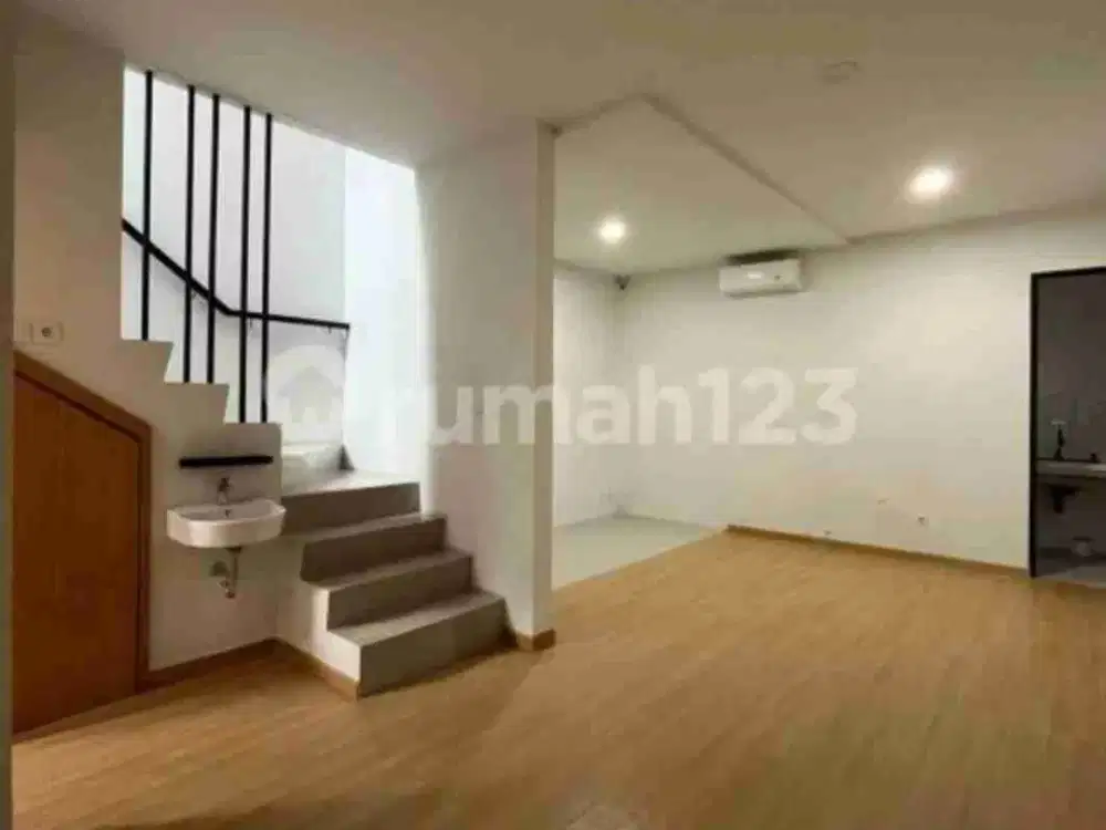 Disewakan Rumah Cantik Siap Huni, Citra Garden 8, Jakarta Barat