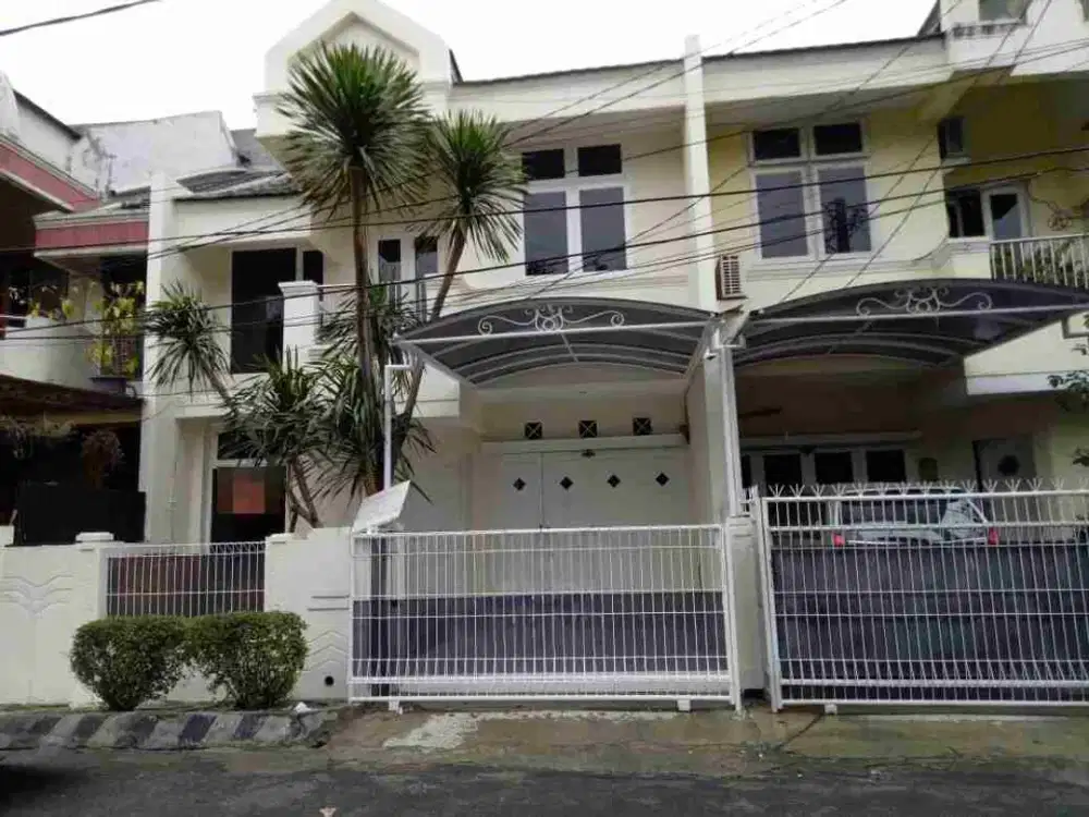 Dijual Rumah lokasi strategis harga miring siap huni di Grand galaxy beksel