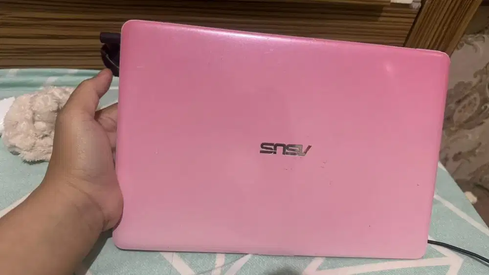 DIJUAL ASUS VIVOBOOK E202 N PINK