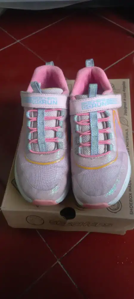 Sepatu Skechers anak