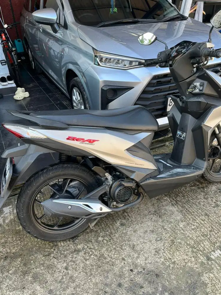 Dijual Honda Beat Deluxe Silver