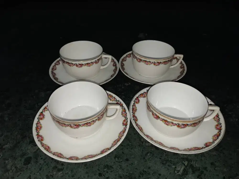 set 4pcs cangkir dan lepek