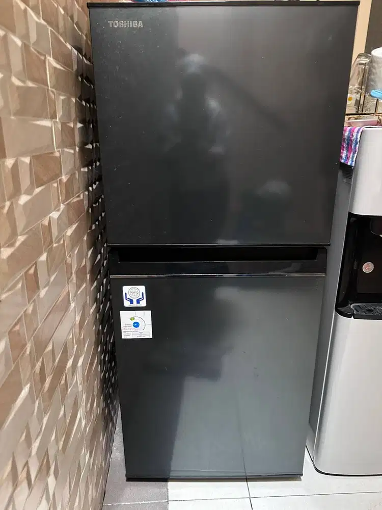 Kulkas TOSHIBA Kulkas 2 Pintu 194 Liter