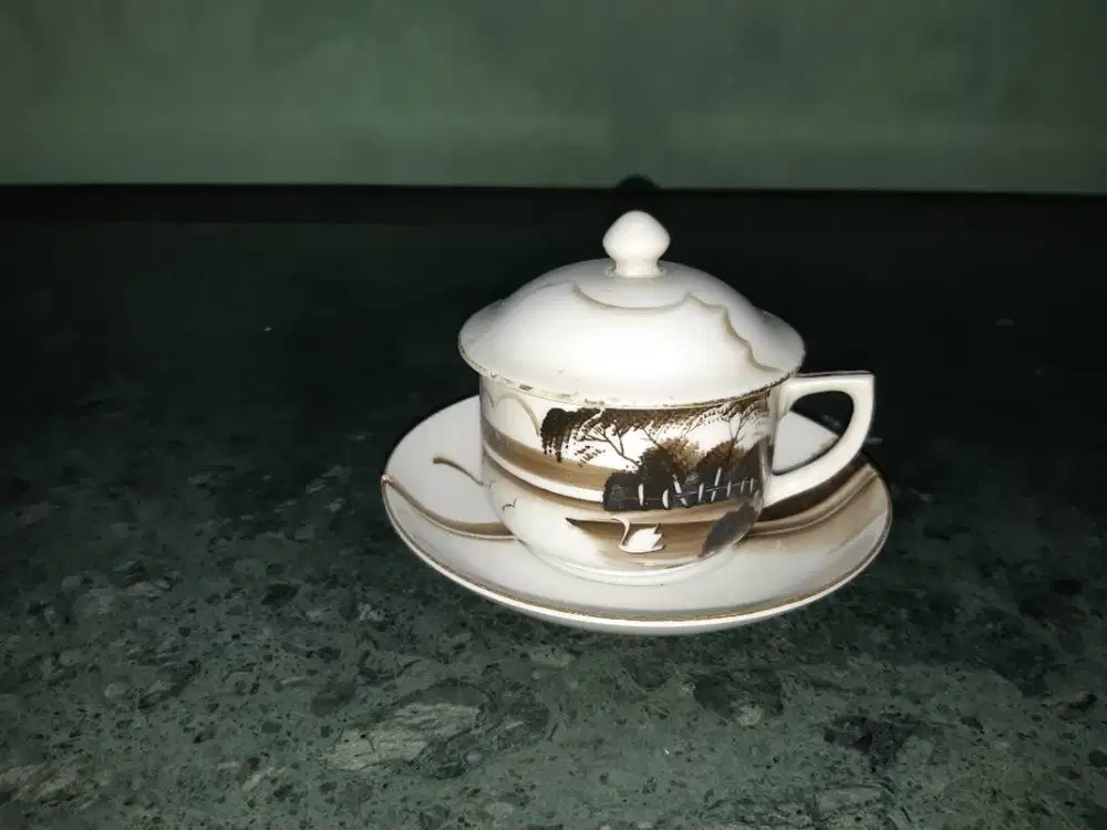 1 set cangkir tutup dan lepek