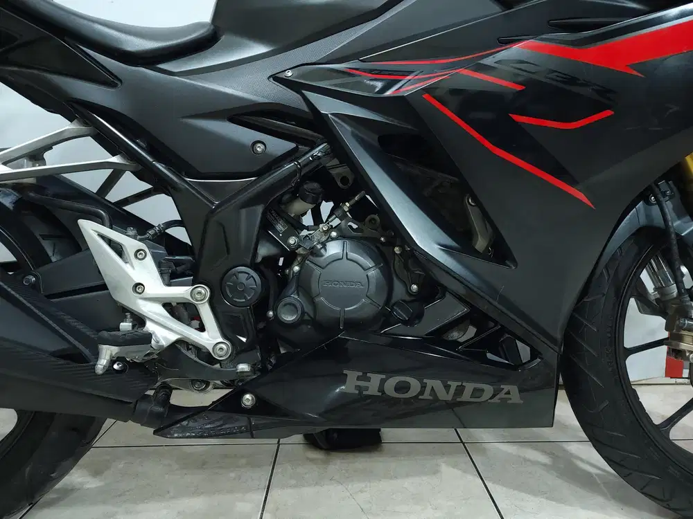 HONDA NEW CBR 150 R TH 2021 LOW KM LIKE NEW CASH /TT / KREDIT DP 500RB