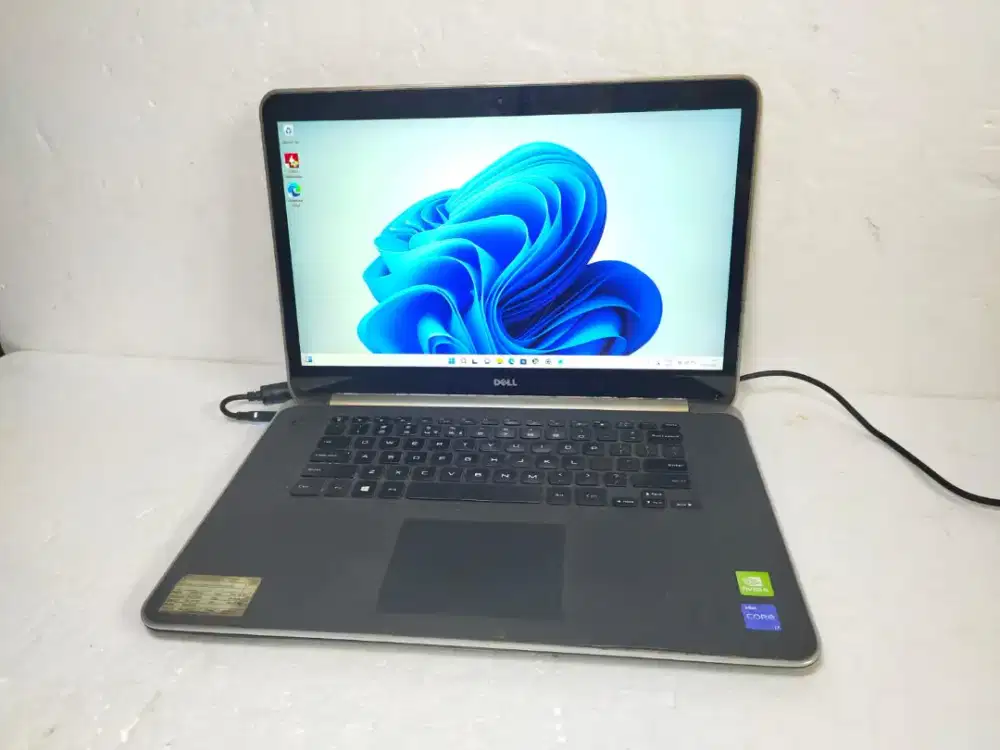 B284 Dell precision M3800 core i7-4712HQ 8cpu Ram 8GB ssd 128 hdd 750g