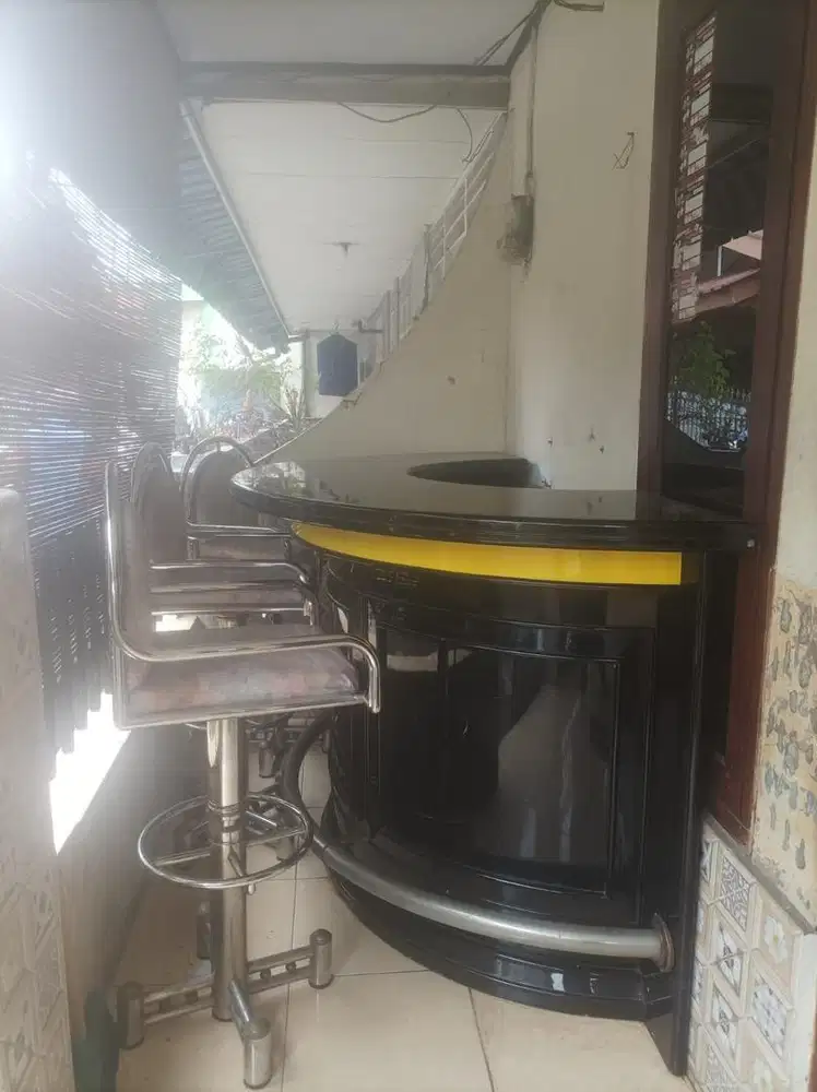 meja bar dan kursi bar