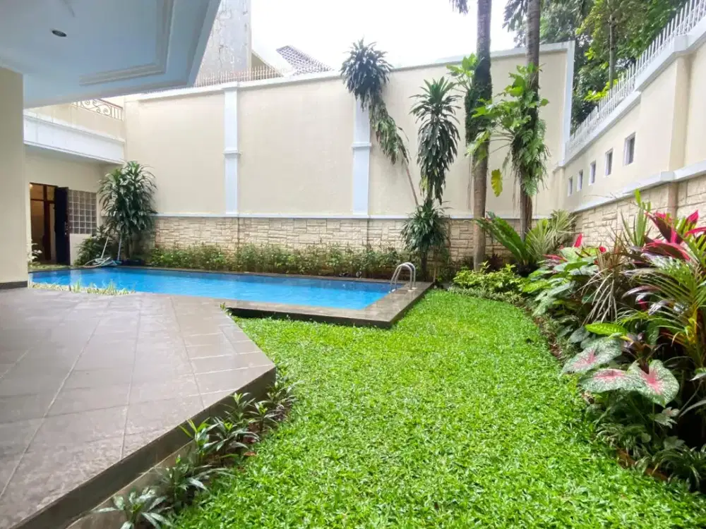 Disewa Rumah Cantik & Luas di Pondok Indah, Posisi Hook, Area Tenang