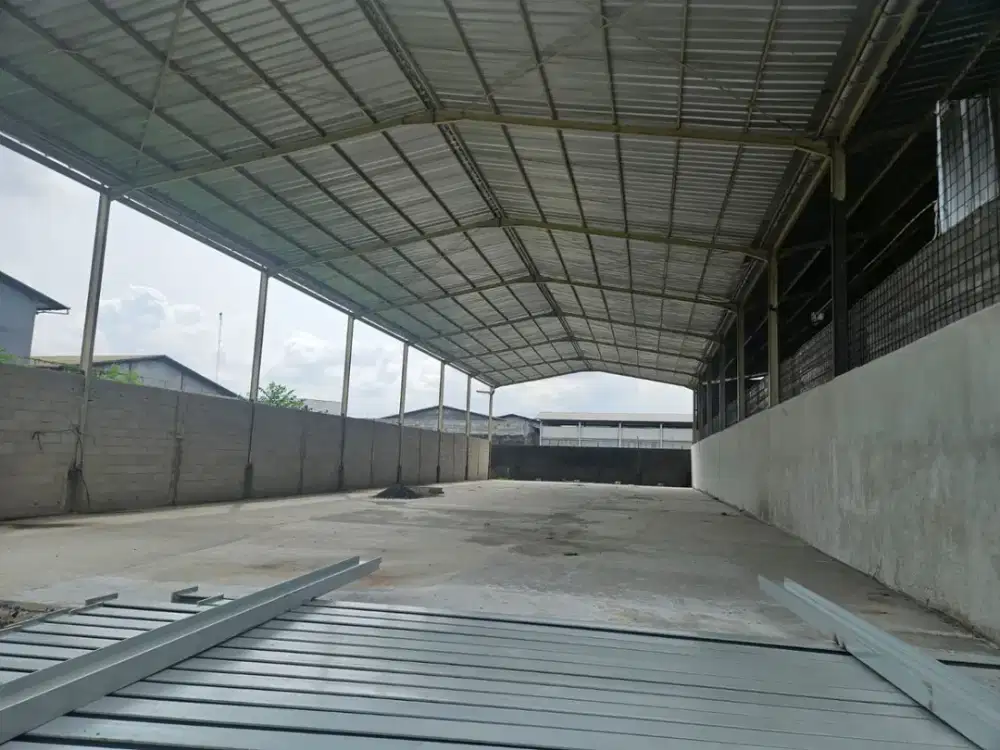 Gudang dekat Pintu Tol akses Kontainer 40 di Peternakan Raya-Kedaung Angke Jakarta Barat