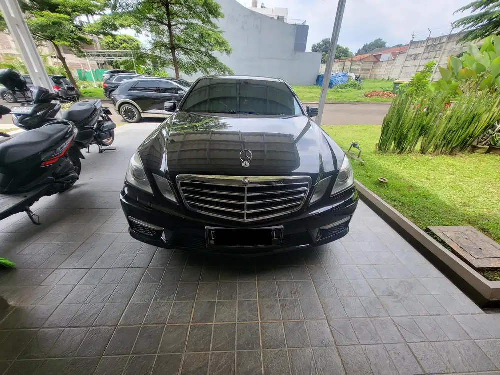 Mercedes-Benz E300 2010 Bensin