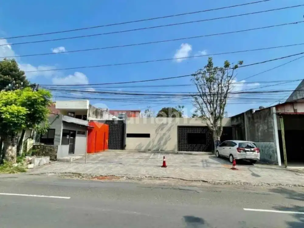 Disewakan Ruang Usaha Siap Huni, Super Strategis Lokasi Slamet Riyadi Solo Luas 800m2