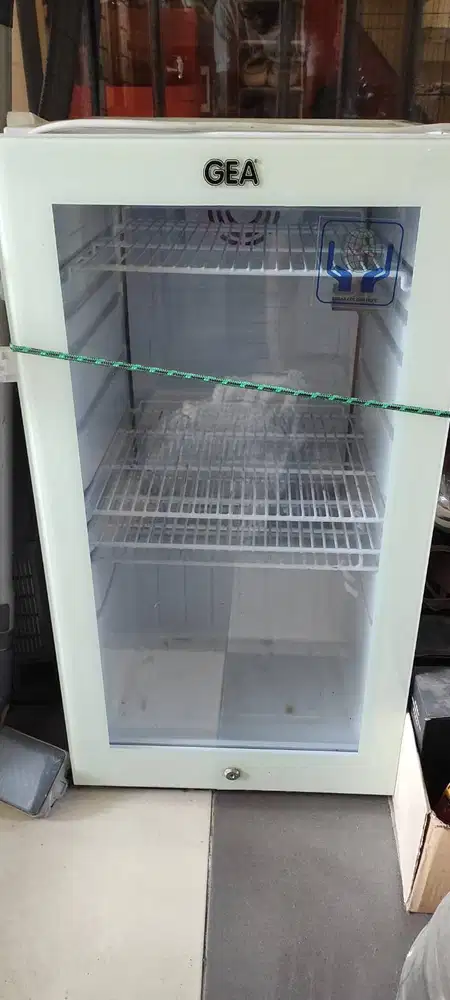 Kulkas Showcase GEA Kaca Depan 5 Medium