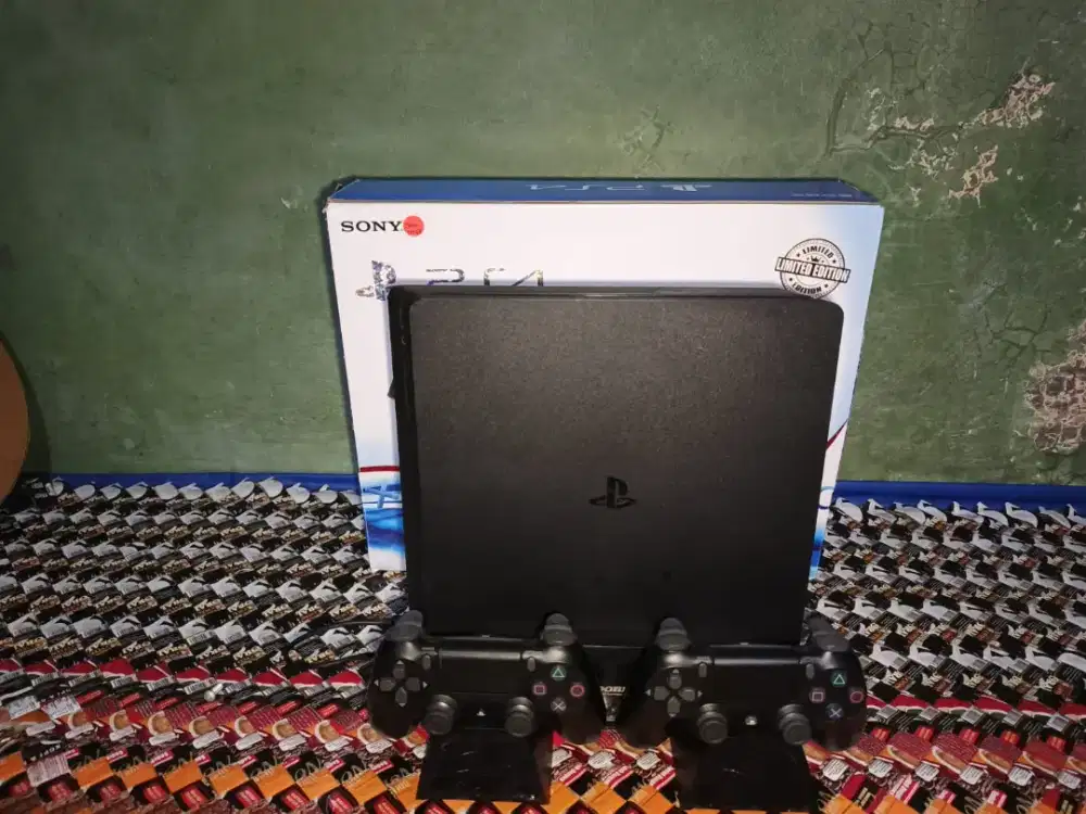 PS 4 Slim & Asesoris