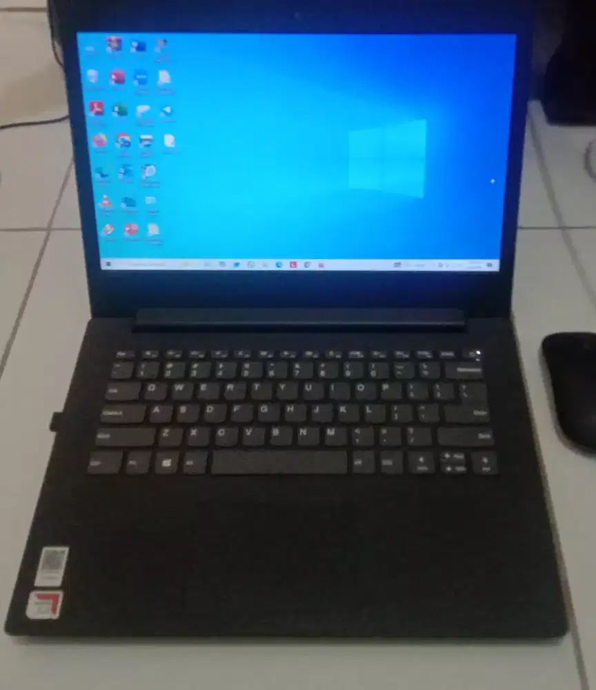 Leptop Lenovo V14