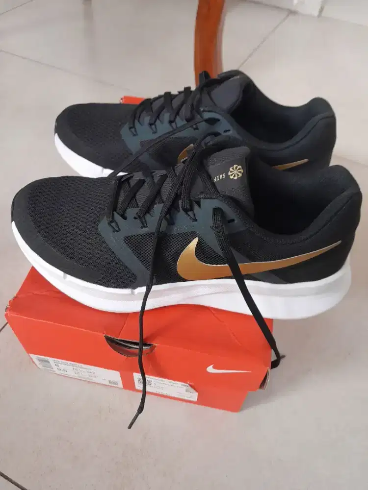 Sepatu lari nike like new